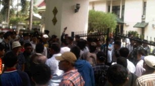 Demo di Kejati Jambi 